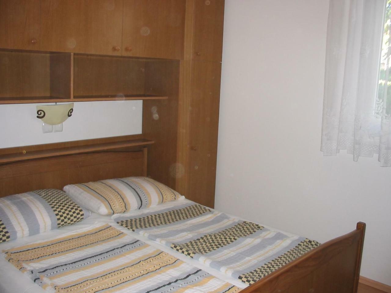 Apartmani Manuela Lopar Bilik gambar