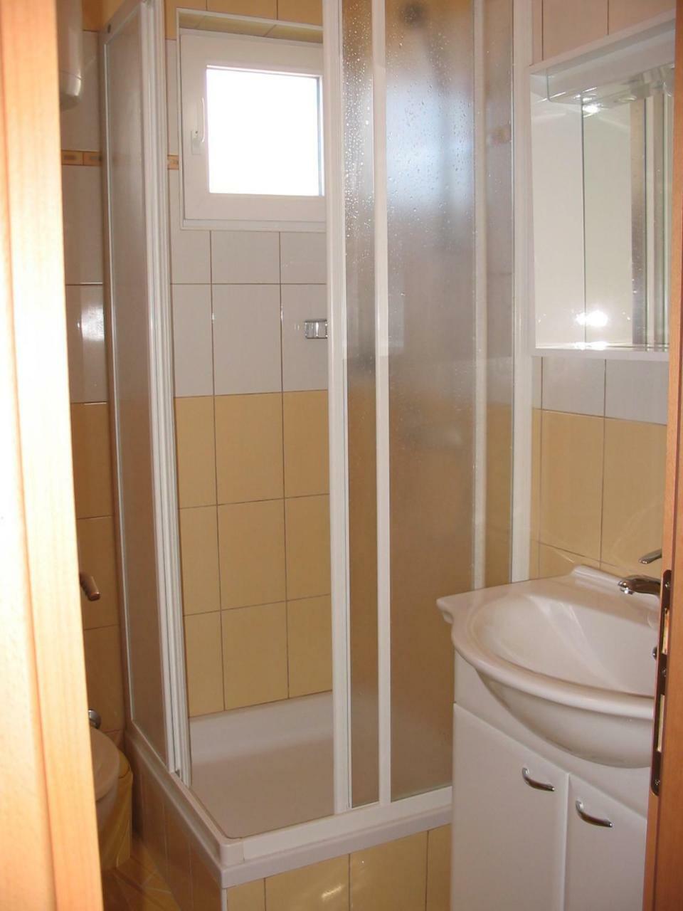 Apartmani Manuela Lopar Bilik gambar